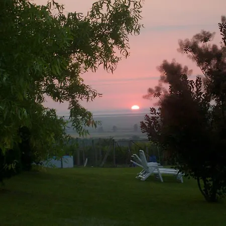 Πανσιόν Szuts Vendeghaz 3*