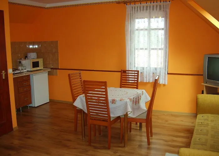 Szuts Vendeghaz بيت ضيافة